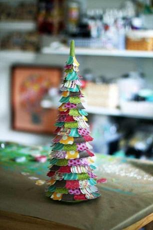 Милая рождественская елка из бумаги