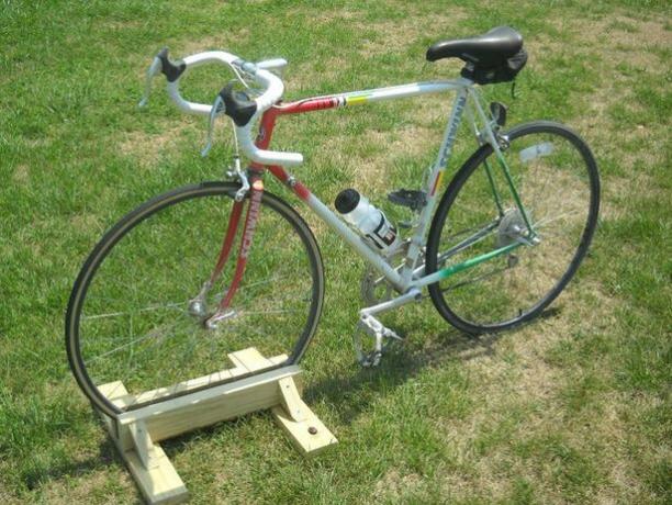 Enkelt DIY cykelställ