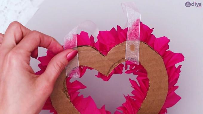 DIY hedvábný papír nafouklé srdce krok 1 (35)