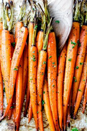 Меден чесън печени моркови
