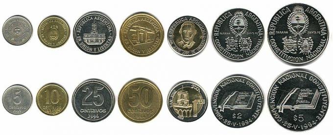 Tieto mince v súčasnosti v Argentíne kolujú ako peniaze.