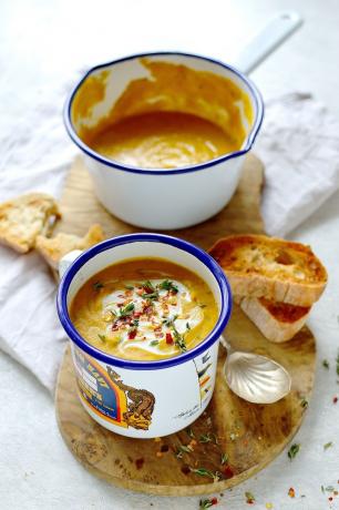 Veganiška prieskonių raudonųjų lęšių ir šakniavaisių sriuba - sveiki, sotūs, šildantys pietūs, kuriuos greitai, lengvai ir taupiai paruošite!
