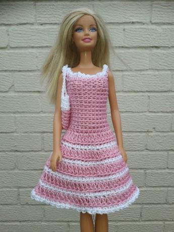 Virkattu Barbie -mekko