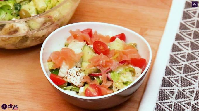 Grieķu stila laša salāti