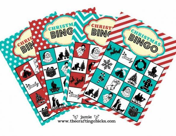 Uma pilha de quatro cartelas de bingo de Natal.