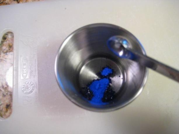 Misturando azul ultramarino em glicerina