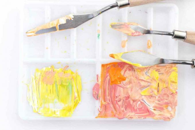 Míchání barev barvy s paletovými noži