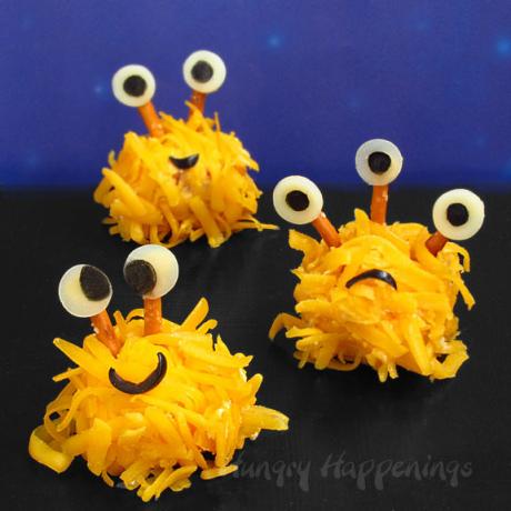 Halloween-mini-monstre-fromage-boules-Halloween-recette-apéritifs-collations-comestibles-artisanat-fromage-râpé-