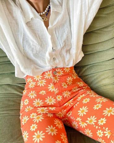 parhaat painetut farkut: oranssi daisy print denim osoitteessa Free People