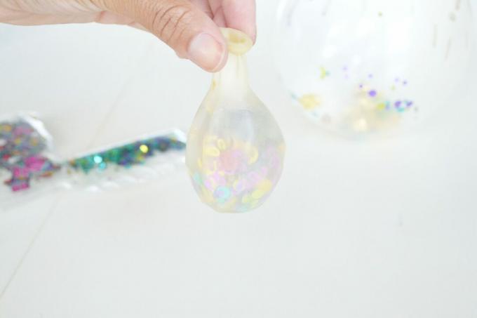 Balónky s konfetami zve na foukání