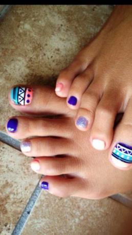 Desenhos astecas de unhas dos pés