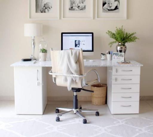 DIY hvidt og marmoreret skrivebord