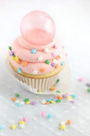 Cupcakes de chiclete Sprinklebakes com protetor de bolha de gelatina tutorial 11