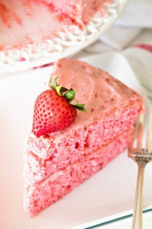 Tranche de gâteau aux fraises fraîches facile