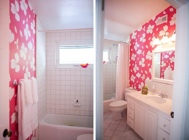 밝은 분홍색 욕실 화려한 벽지