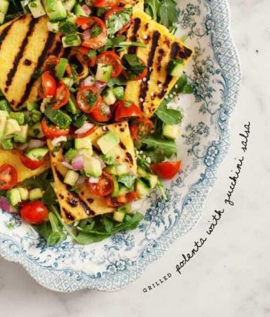 Polenta panggang & salsa zucchini