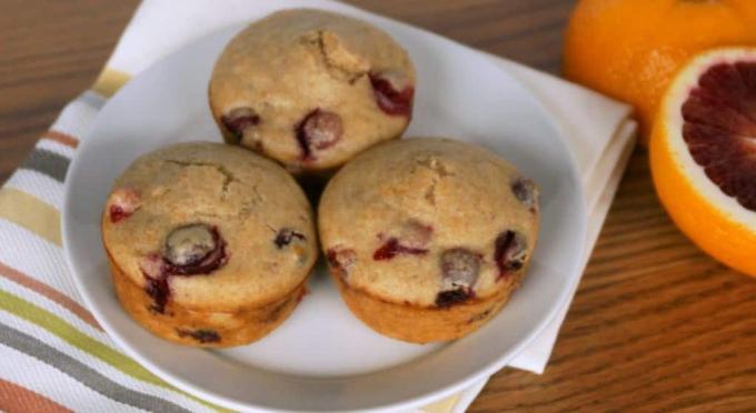 Muffins de cranberry com laranja de sangue