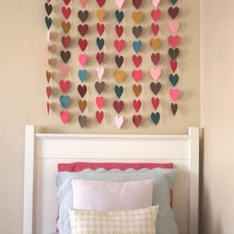 Зидни мобилни вијенци од папира у облику срца