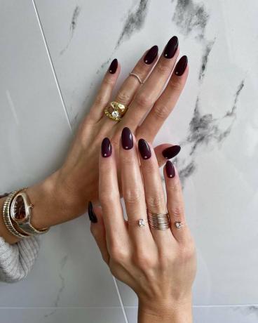 Tendencias de uñas de otoño 2023: Stiletto Nails @iramshelton