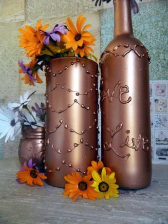 Vases à bouteilles de vin à motifs