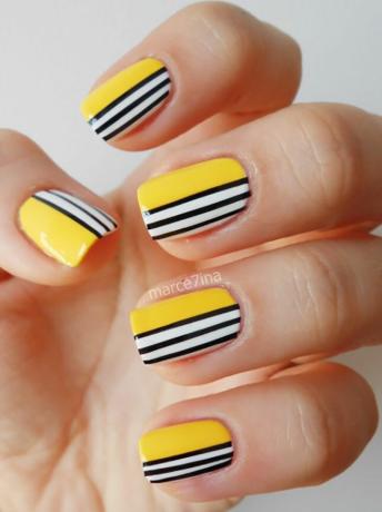 Arte em unhas pretas e amarelas