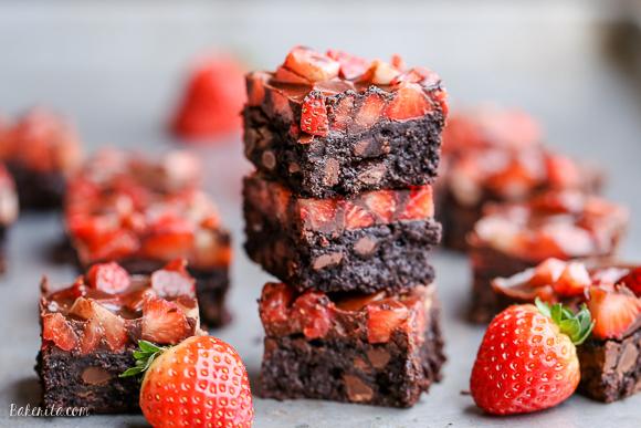 Erdbeer Brownies Paleo mit Schokoladenüberzug 7