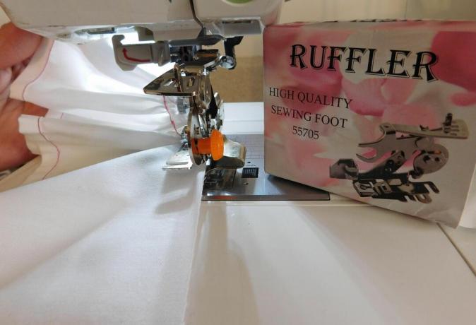 Ruffler - šijací stroj prítlačná pätka na zber látky