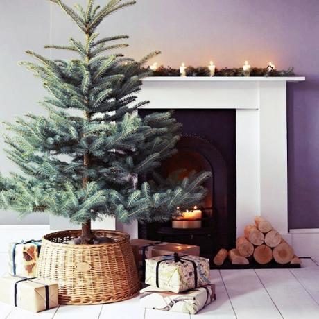 brez pretiranega minimalističnega božičnega drevesca