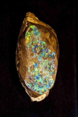 Güney Avustralya'dan parlak renkli opal