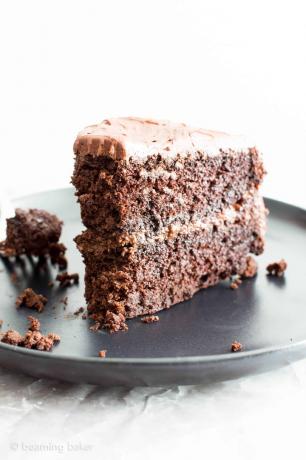 Glutenfreier, veganer Schokoladenkuchen ohne raffinierten Zucker