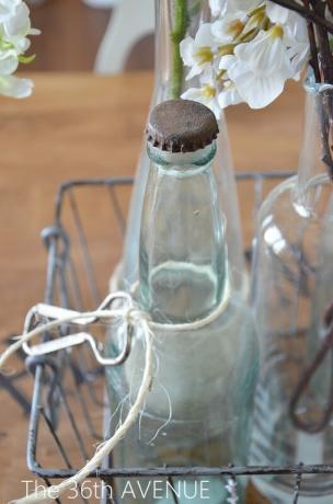 再生されたポップボトルのキッチンテーブルバスケットと花瓶