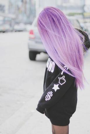 Pastelno vijolična barva las