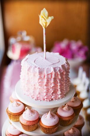 핑크 러플 스매시 케이크