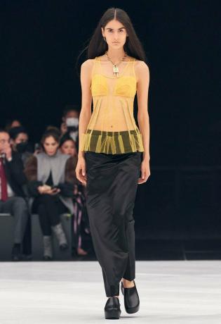 מגמות אופנה של אביב קיץ 2022: חצאית מקסי של ז'יבנשי