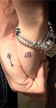 Zámek a klíč ke svatebnímu tetování