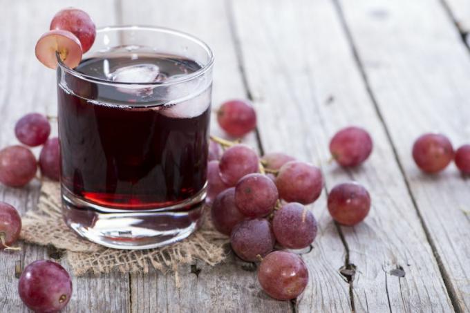 świeży sok winogronowy