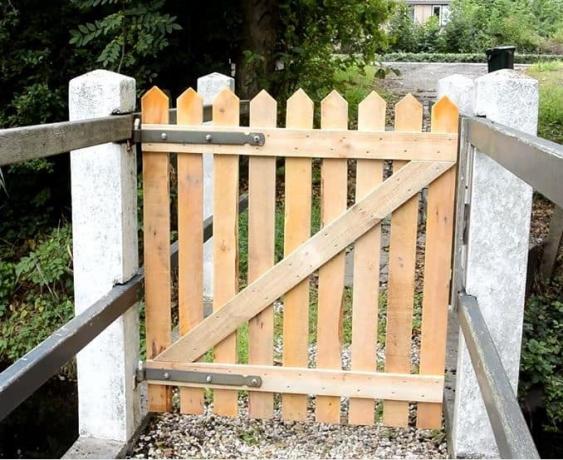 Палетна врата за ограда