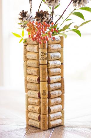 DIY vínová korková váza