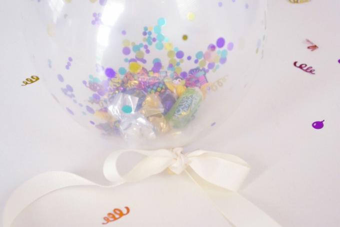 Balon Confetti Mengundang Melihat Lebih Dekat