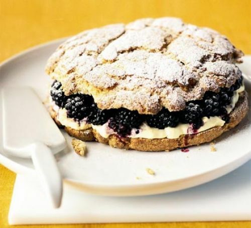 Blackberry og clotted cream shortcake