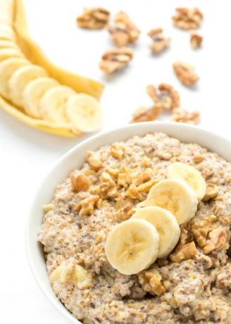 Pomalý hrniec ovsené vločky z banánových orechov a zdravých receptov na raňajky