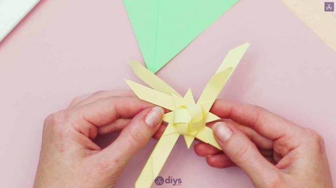 Faça você mesmo, arte com flores em origami, etapa 7d
