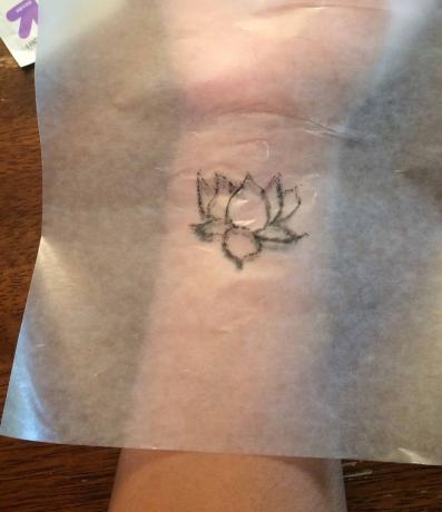 Handgetekende lotustattoo