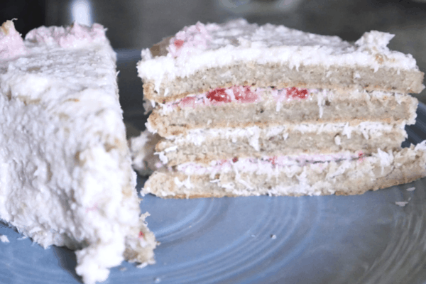 Korenček in datljeva torta brez sladkorja
