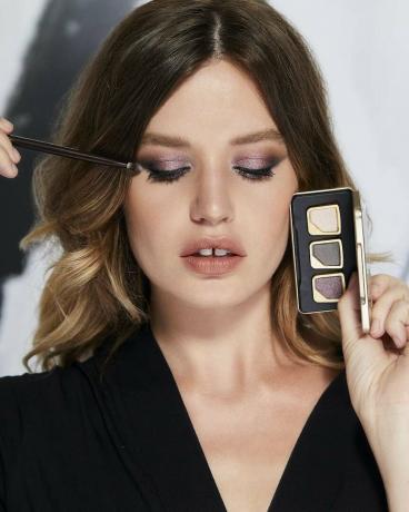 Georgia May Jagger con look de noche de Hourglass Curator Palette