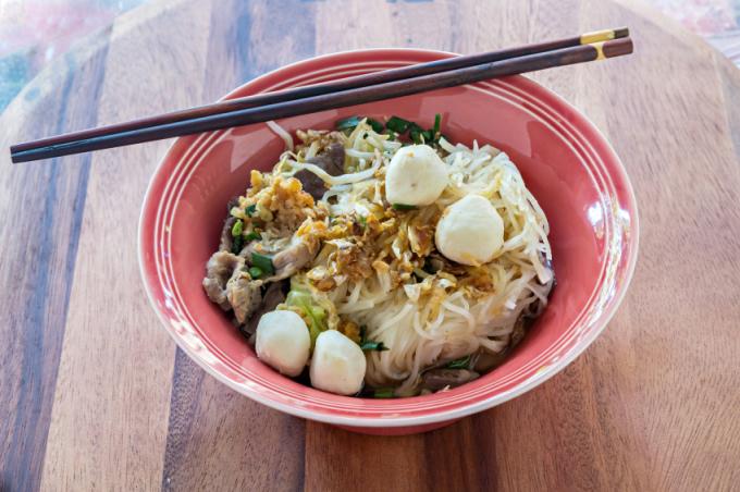 पोर्क नूडल सूप, थाई शैली