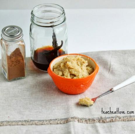 Comida para bebê com quinua e baunilha e pêssego