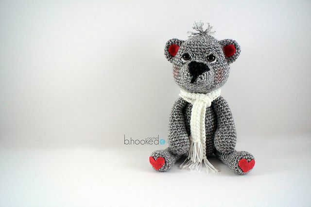 Modèle de crochet gratuit pour ours en peluche de la Saint-Valentin