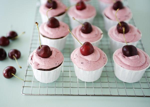Vegansk chokolade cherry cupcakes