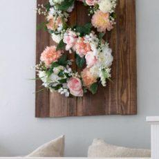 Monograma floral montado en madera